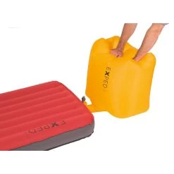 Exped Schnozzel Pumpbag UL -Outdoor Sports Equipment Shop Schnozzel Pumpbag UL L corn yellow in use 7640171993140 47907.1611861790