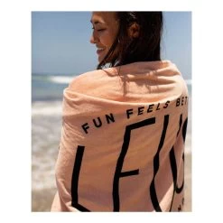 Leus Beach Eco Microfiber Towel -Outdoor Sports Equipment Shop leus beachtowel happy hour lifestyle3 61571.1683654452